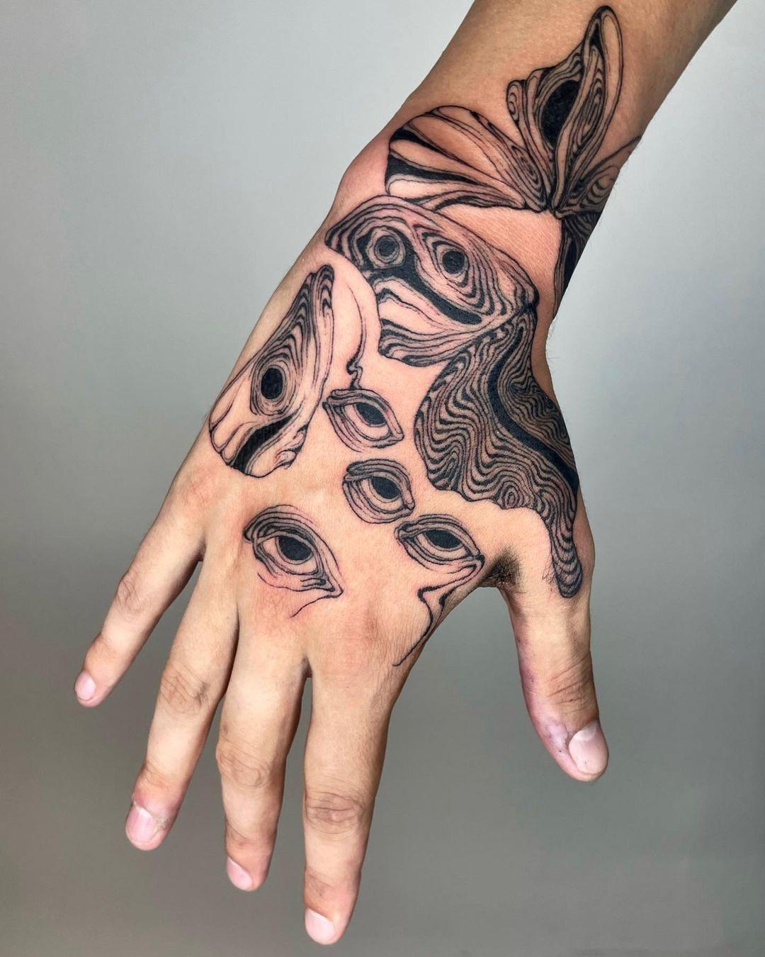 My new hand piece done by sadgirltattoo at Aura Ninety Four in London!