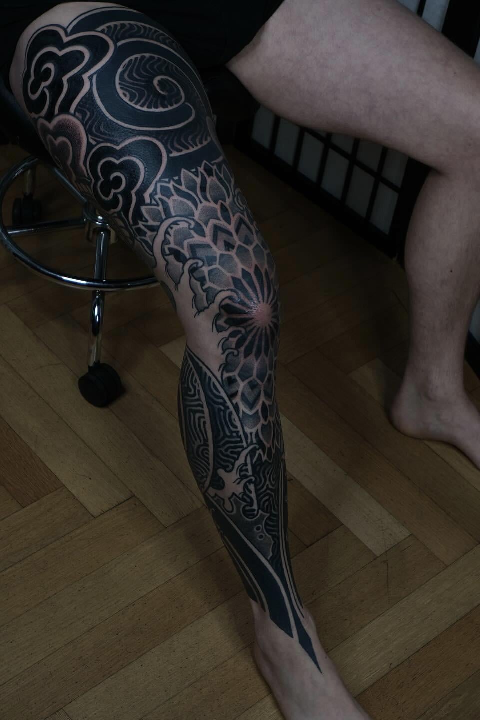 Leg sleeve done by blk_neko at mystory tattoostudio in wiesbaden, Germany